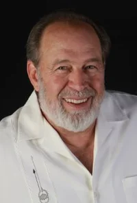 Деннис Никомед