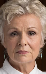 Джули Уолтерс