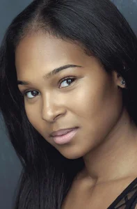 Надин Миллс