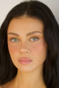 Никола Пельтц Бекхэм