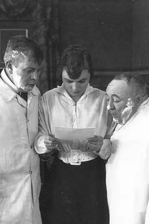 Hun skriver paa Maskine